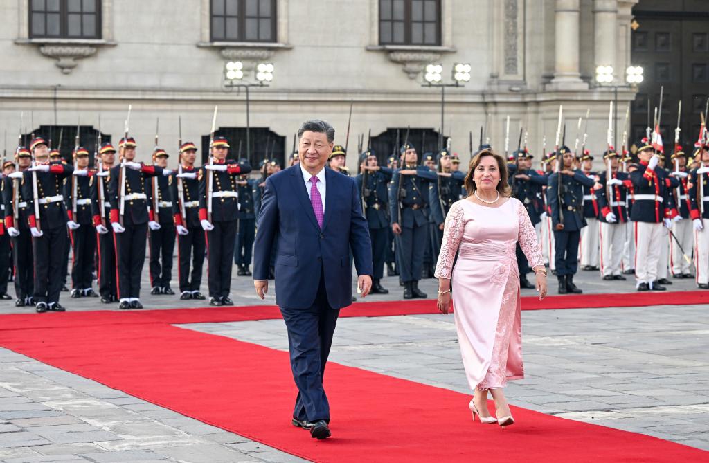 Chinese President Xi Jinping attends a grand welcome ceremony hosted by Peruvian President Dina Boluarte in Lima, Peru, Nov. 14, 2024. Xi on Thursday held talks with Boluarte in Lima. Photo: Xinhua