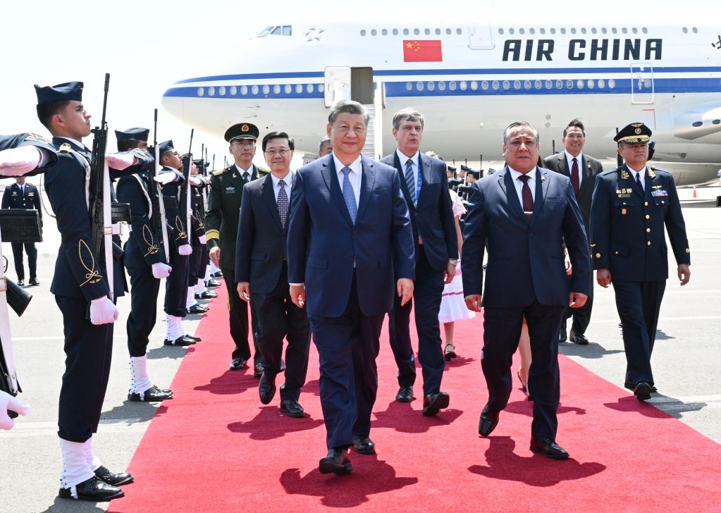 Chinese President Xi Jinping is warmly welcomed by Peruvian Prime Minister Gustavo Adrianzen and other senior officials upon his arrival at the Callao Air Base in Lima, Peru, Nov. 14, 2024. Xi arrived here Thursday to pay a state visit to the Republic of Peru and attend the 31st APEC Economic Leaders' Meeting at the invitation of President Dina Boluarte. (Photo: Xinhua)