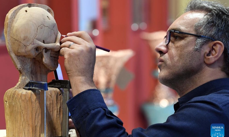 An exhibitor showcases handicraft-making skills during the 37th National Handicrafts Exhibition in Tehran, Iran, Nov. 16, 2024. The four-day exhibition closed here Saturday. (Xinhua/Shadati)