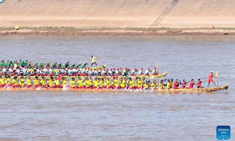 Contestants race their boats during the Water Festival in the Tonle Sap River in Phnom Penh, Cambodia on Nov. 16, 2024. Dragon boat races during the traditional Water Festival in Cambodia came to an end successfully here Saturday evening, attracting huge crowds of visitors. (Photo by Sovannara/Xinhua)