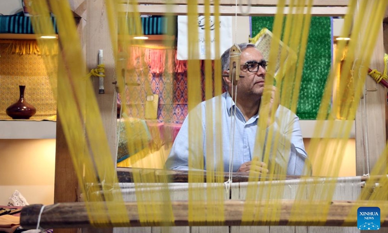 An exhibitor showcases handicraft-making skills during the 37th National Handicrafts Exhibition in Tehran, Iran, Nov. 16, 2024. The four-day exhibition closed here Saturday. (Xinhua/Shadati)