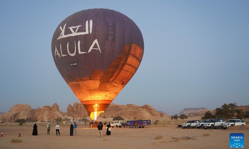 Tourists are ready to ride in a hot air balloon in AlUla, Saudi Arabia, Nov. 16, 2024. Themed Hegra Sunrise Sky Tour, a hot air balloon event took place on Saturday at Hegra, a UNESCO World Heritage Site in AlUla. (Xinhua/Luo Chen)