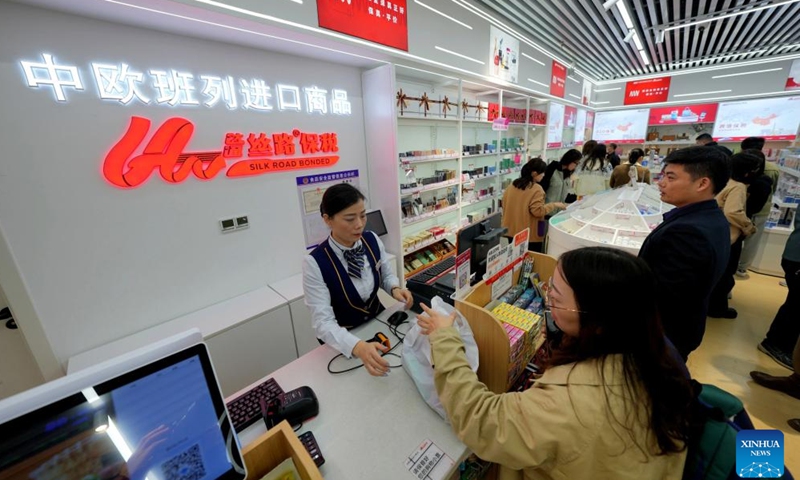 People buy products at a shop selling bonded commodities at Hankou Railway Station in Wuhan, central China's Hubei province, Nov. 17, 2024. A special outlet for bonded goods transported by China-Europe freight trains at Hankou Railway Station provides costumers with products in rich categories from countries in the freight train services network. (Xinhua/Xing Guangli)