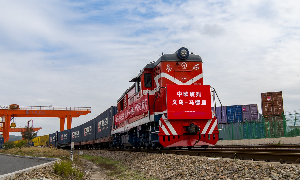 A China-Europe freight train departs from Yiwu West Railway Station in East China's Zhejiang Province, for Madrid, Spain on November 18, 2024. Covering over 13,000 kilometers, the Yiwu-Madrid cargo route marks the 10th anniversary of its operation. (See story on Page 10) Photo: VCG