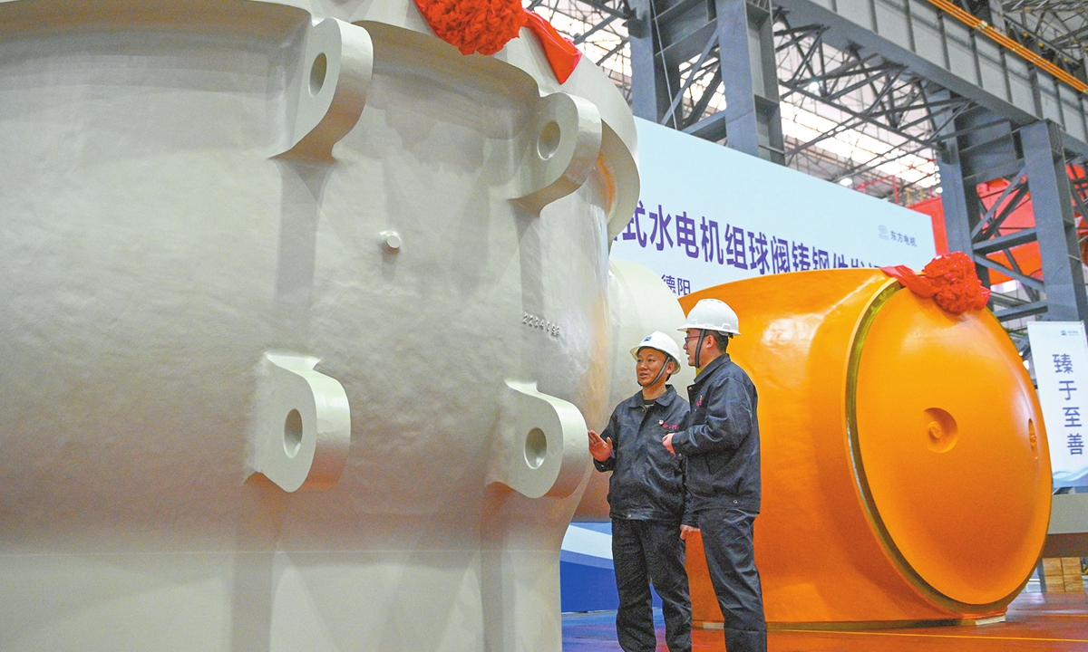 Technicians talk in front of a gigantic ball valve unit that is to be delivered in Deyang, Southwest China's Sichuan Province on November 18, 2024. It is the world's first 500 megawatt impulse hydroelectric unit ball valve made of cast steel, which weighs 90 tons. It will be used in a hydropower station in Southwest China's Xizang Autonomous Region. 
Photo: cnsphoto