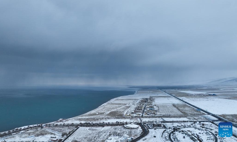 An aerial drone photo taken on Nov. 18, 2024 shows a snow scenery of Qinghai Lake in northwest China's Qinghai Province. (Photo: Xinhua)