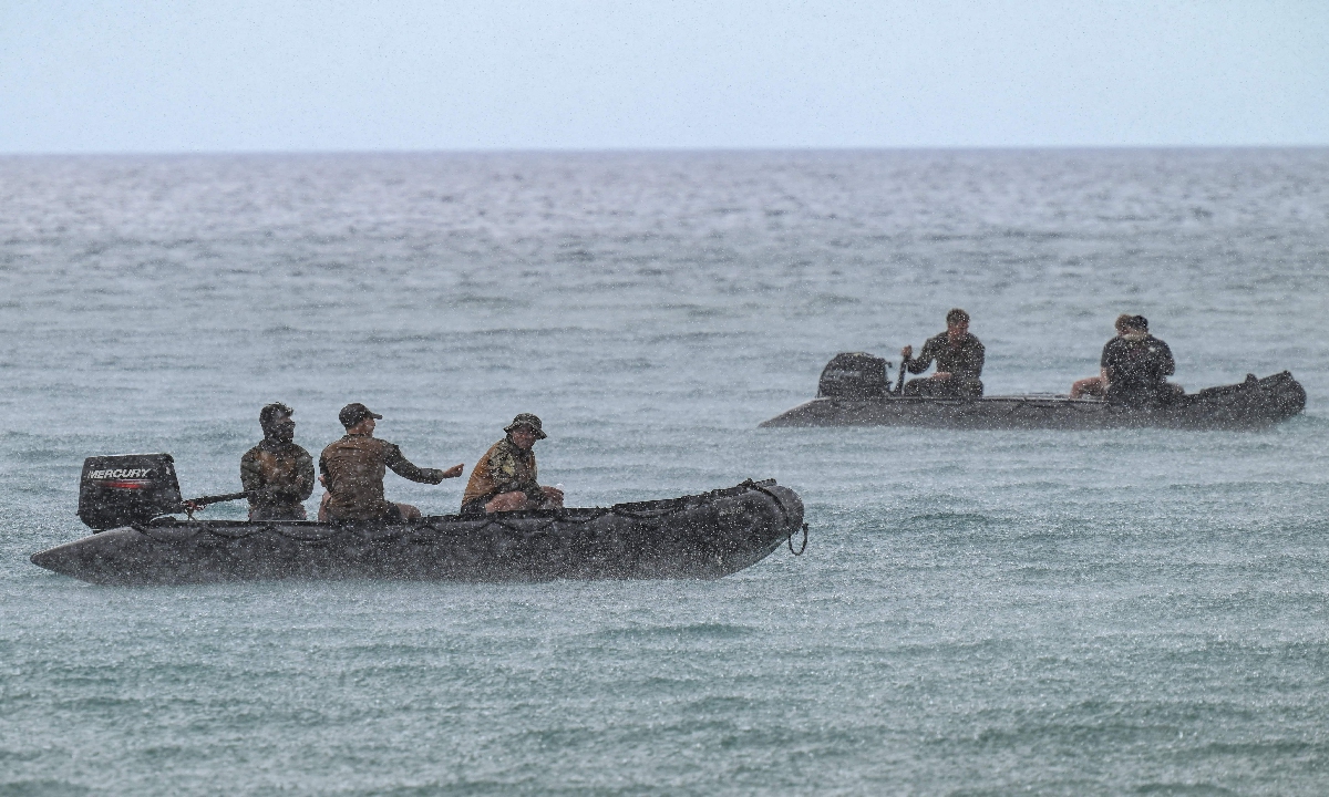 Soldiers in rubber boats take part in the US-Philippines Balikatan joint military exercise in Palawan on April 30, 2024. Photo: VCG