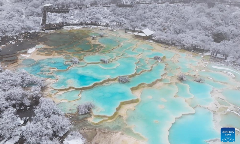 An aerial drone photo taken on Nov. 18, 2024 shows a view of a colorful pond cluster at Huanglong scenic area after snow in Tibetan-Qiang Autonomous Prefecture, southwest China's Sichuan Province. (Photo: Xinhua)