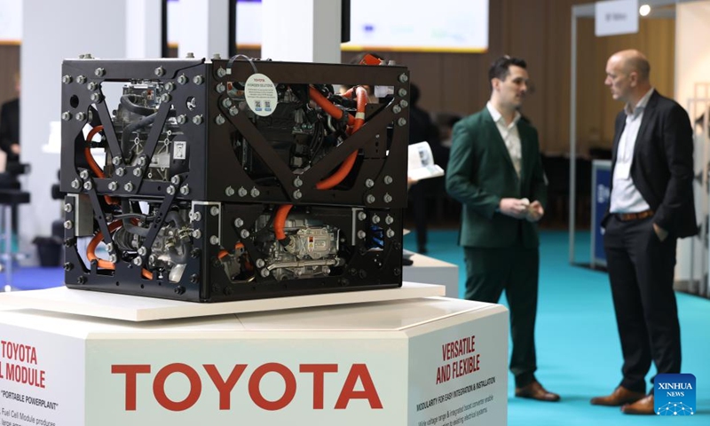 People attend an exhibition during the European Hydrogen Week in Brussels, Belgium, on Nov. 18, 2024. The European Hydrogen Week, the European Union's policy conference and business forum for the hydrogen sector, kicked off in Brussels on Monday.  (Photo: Xinhua)