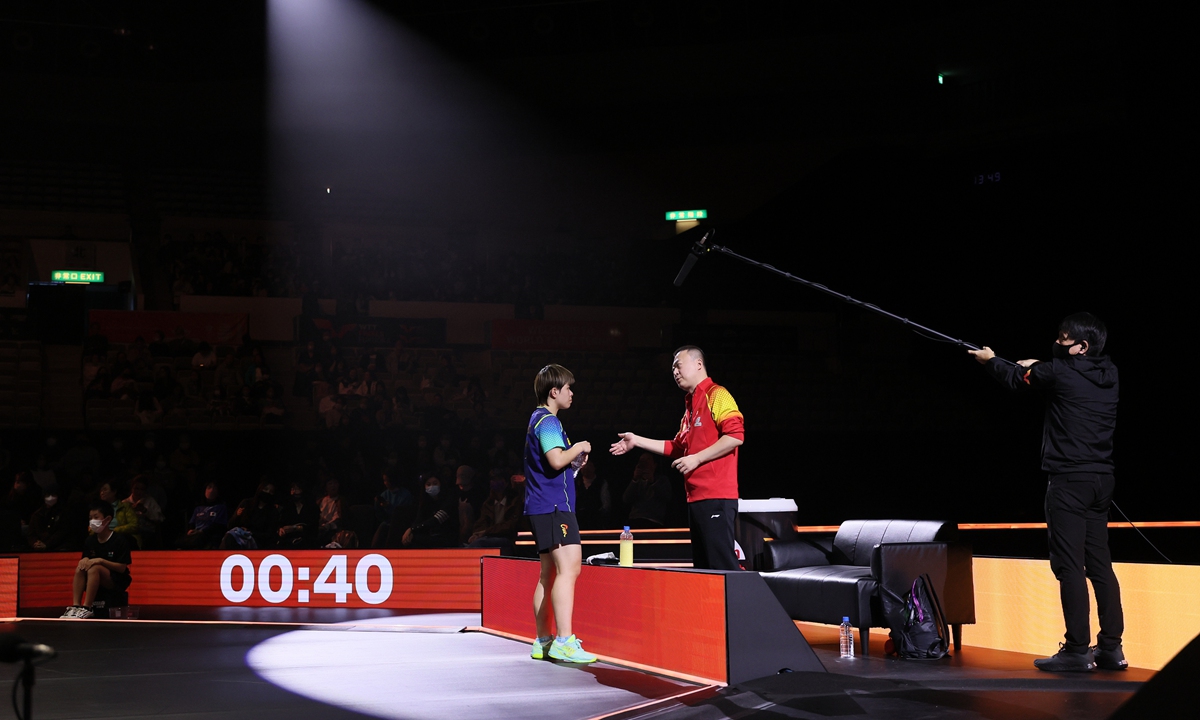 Chinese table tennis player Wang Yidi (left) receives instructions from her coach during her women's singles round of 16 match against Cheng I-ching of Chinese Taipei at the World Table Tennis Finals Fukuoka 2024 in Kitakyushu, Japan, on November 20, 2024. Wang won the match 3-1. Photo: VCG