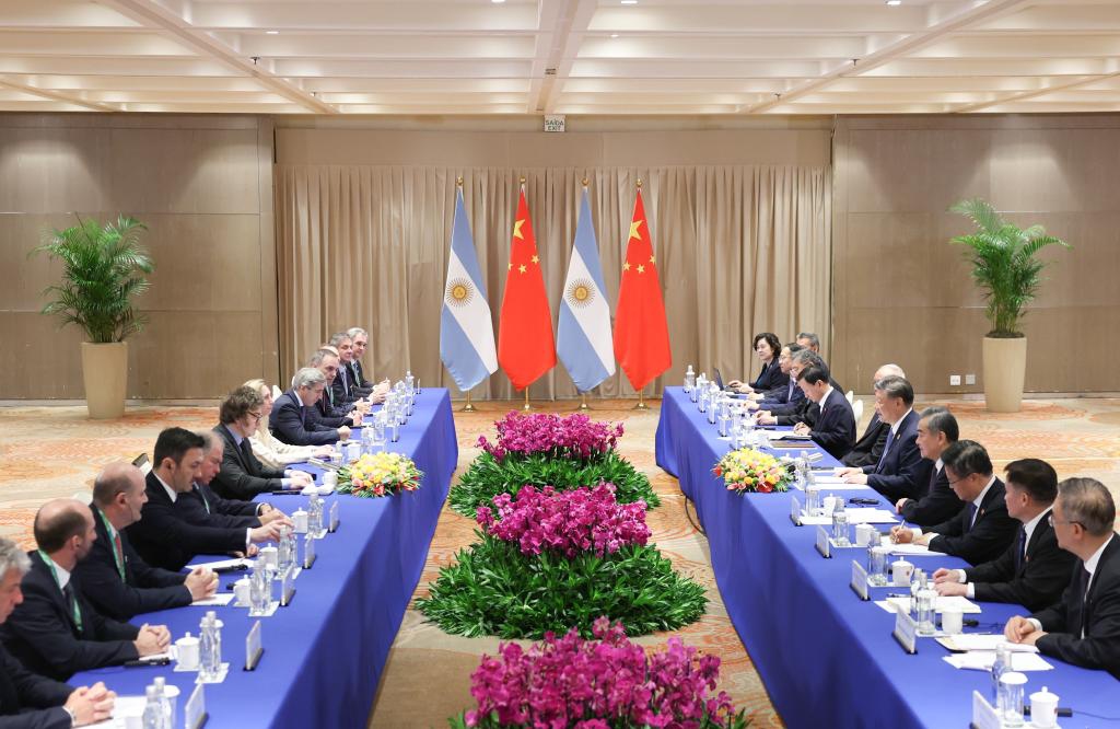 Chinese President Xi Jinping meets with Argentine President Javier Milei on the sidelines of the G20 Leaders' Summit in Rio de Janeiro, Brazil, Nov. 19, 2024. (Photo: Xinhua)