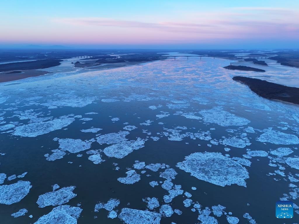 An aerial drone photo taken on Nov. 19, 2024 shows a view of the Songhua River covered in drifting ice in Fujin City, northeast China's Heilongjiang Province. As temperature drops, drifting ice occurred gradually in various sections of Songhua River. (Photo: Xinhua)