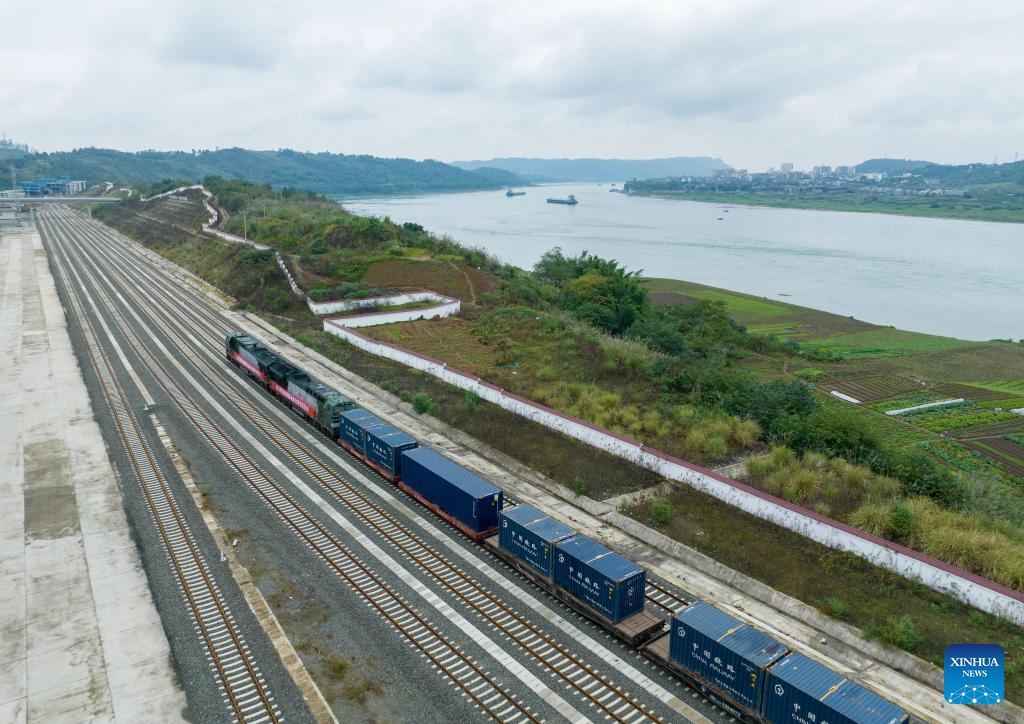 An aerial drone photo shows a train loaded with lithium batteries for traction purposes departing from Yibin Port in Yibin, southwest China's Sichuan Province, Nov. 19, 2024. Three trains loaded with lithium batteries for traction purposes departed separately from Chongqing, Guiyang and Yibin on Tuesday, marking the first large scale test run for rail transportation of such batteries in China. (Photo: Xinhua)