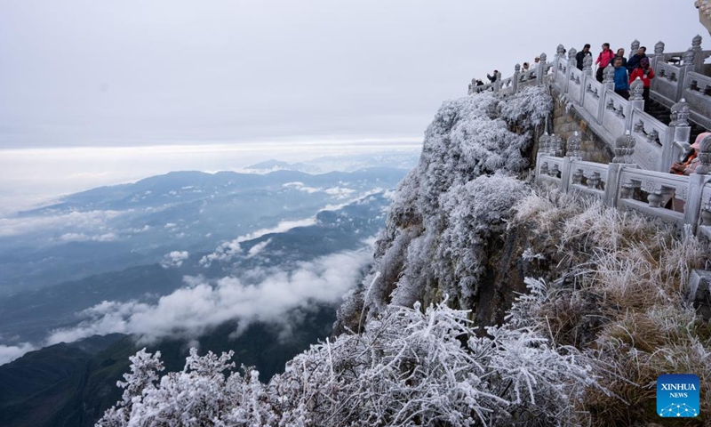 People visit the summit of Mount Emei, or Jinding in Chinese, in southwest China's Sichuan Province, Nov. 20, 2024. (Xinhua/Liu Lianfen)