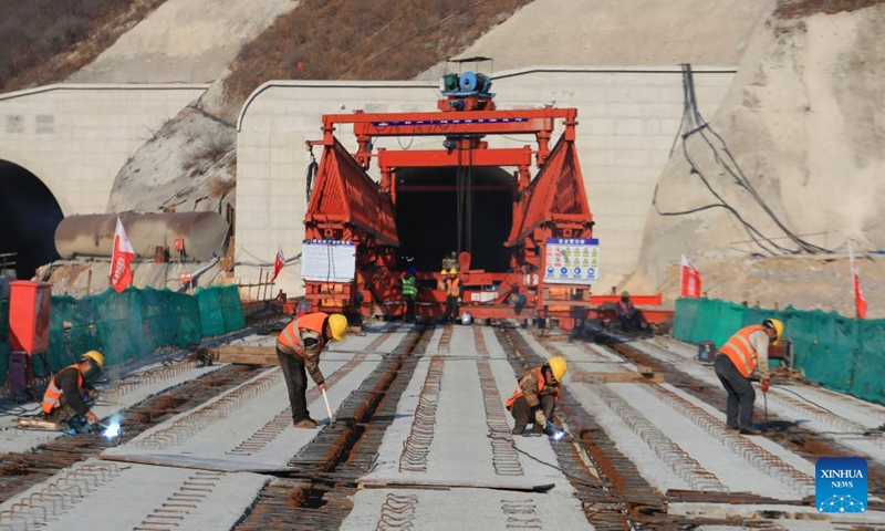 People work on a bridge of the Lingyuan-Suizhong expressway in northeast China's Liaoning Province, Nov. 19, 2024. The expressway linking the counties of Lingyuan and Suizhong both in Liaoning, when completed, will be a new passage to the sea for the western part of the province. (Xinhua/Yang Qing)