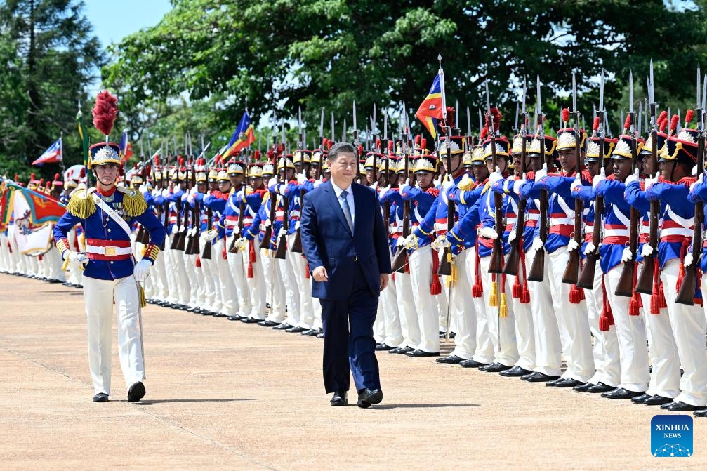 Brazilian President Luiz Inacio Lula da Silva and his wife Rosangela da Silva warmly welcome Chinese President Xi Jinping and hold a grand welcome ceremony for Xi, prior to the talks between Xi and Lula, in Brasilia, Brazil, Nov. 20, 2024. Xi on Wednesday held talks with Lula in Brasilia. (Xinhua/Li Xueren)