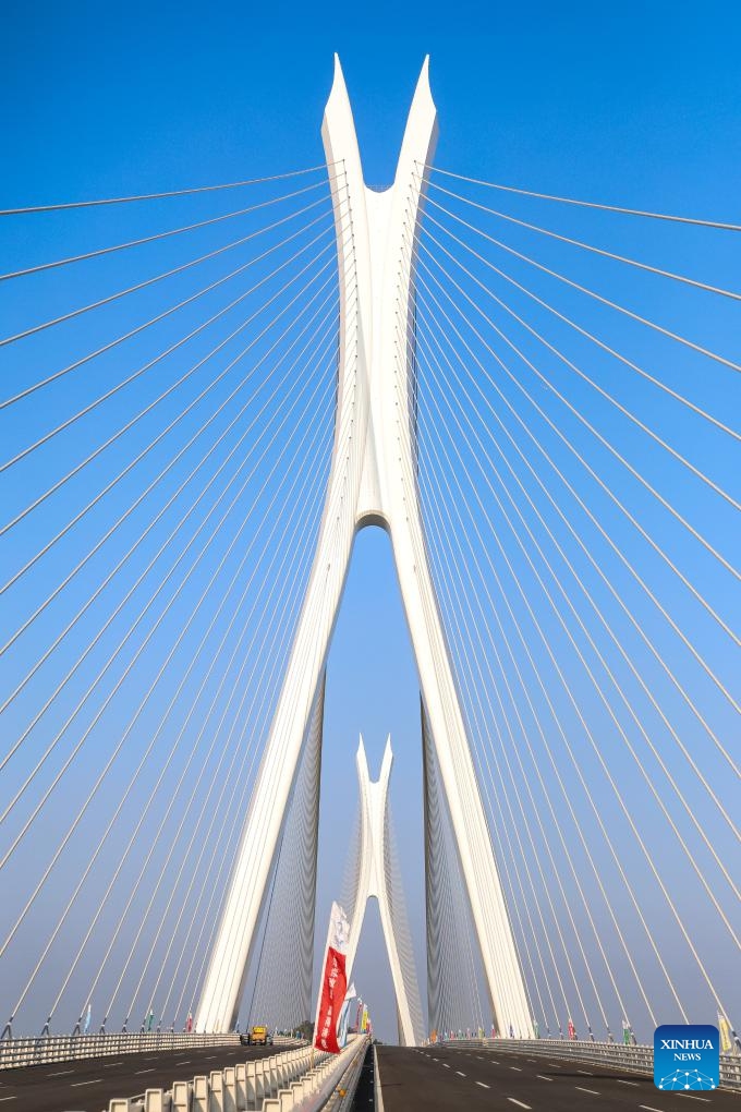 This photo taken on Nov. 21 2024 shows a view of the Fulong Xijiang super major bridge in Foshan, south China's Guangdong Province. (Xinhua/Liu Dawei)