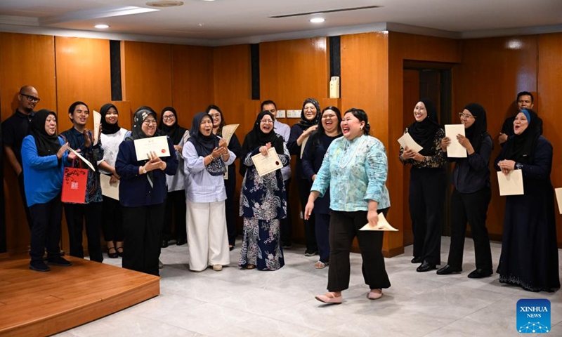 A ceremony marking the graduation of a Chinese language training program for Malaysian government officials is held in Kuala Lumpur, Malaysia, Nov. 20, 2024. (Xinhua/Cheng Yiheng)