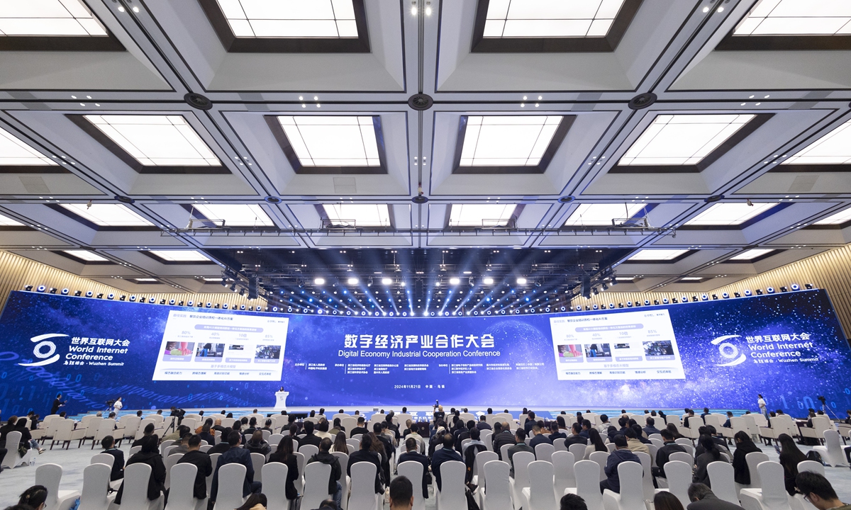 On November 21, 2024, several sub-forums of the 2024 World Internet Conference were held simultaneously in Wuzhen of Jiaxing, Zhejiang province. The picture shows the Digital Economy Industrial Cooperation Conference being held at the venue. Photo: VCG