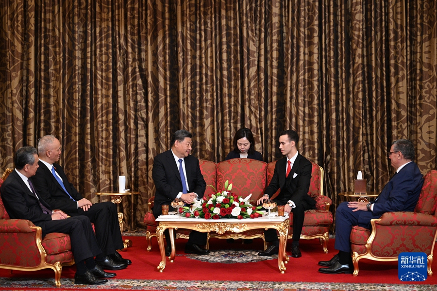 Chinese President Xi Jinping meets with Moroccan Crown Prince Moulay Hassan in Casablanca, Morocco, Nov. 21, 2024. Xi met with Hassan during a technical stop in Casablanca after wrapping up his state visit to Brazil. Assigned by Moroccan King Mohammed VI, Hassan and Moroccan Prime Minister Aziz Akhannouch greeted Xi at the airport. A welcome ceremony was held there.(Photo: Xinhua)