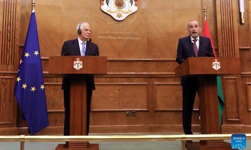 Jordanian Foreign Minister Ayman Safadi (R) and visiting European Union High Representative for Foreign Affairs and Security Policy Josep Borrell attend a joint press conference in Amman, Jordan, on Nov. 21, 2024. Israel's blockade on aid entry into Gaza aims to commit ethnic cleansing to displace the population, Jordan's Minister of Foreign Affairs Ayman Safadi said here Thursday. (Photo by Mohammad Abu Ghosh/Xinhua)