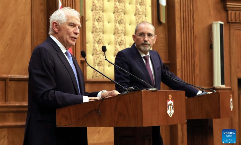 Jordanian Foreign Minister Ayman Safadi (R) and visiting European Union High Representative for Foreign Affairs and Security Policy Josep Borrell attend a joint press conference in Amman, Jordan, on Nov. 21, 2024. Israel's blockade on aid entry into Gaza aims to commit ethnic cleansing to displace the population, Jordan's Minister of Foreign Affairs Ayman Safadi said here Thursday. (Photo by Mohammad Abu Ghosh/Xinhua)