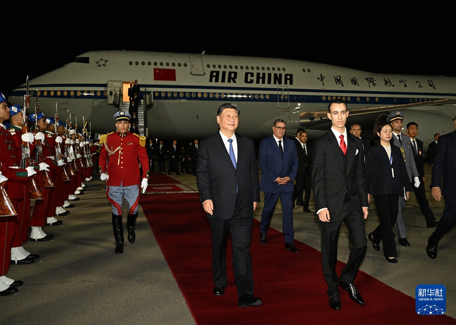 Chinese President Xi Jinping meets with Moroccan Crown Prince Moulay Hassan in Casablanca, Morocco, Nov. 21, 2024. Xi met with Hassan during a technical stop in Casablanca after wrapping up his state visit to Brazil. Assigned by Moroccan King Mohammed VI, Hassan and Moroccan Prime Minister Aziz Akhannouch greeted Xi at the airport. A welcome ceremony was held there. (Photo: Xinhua)