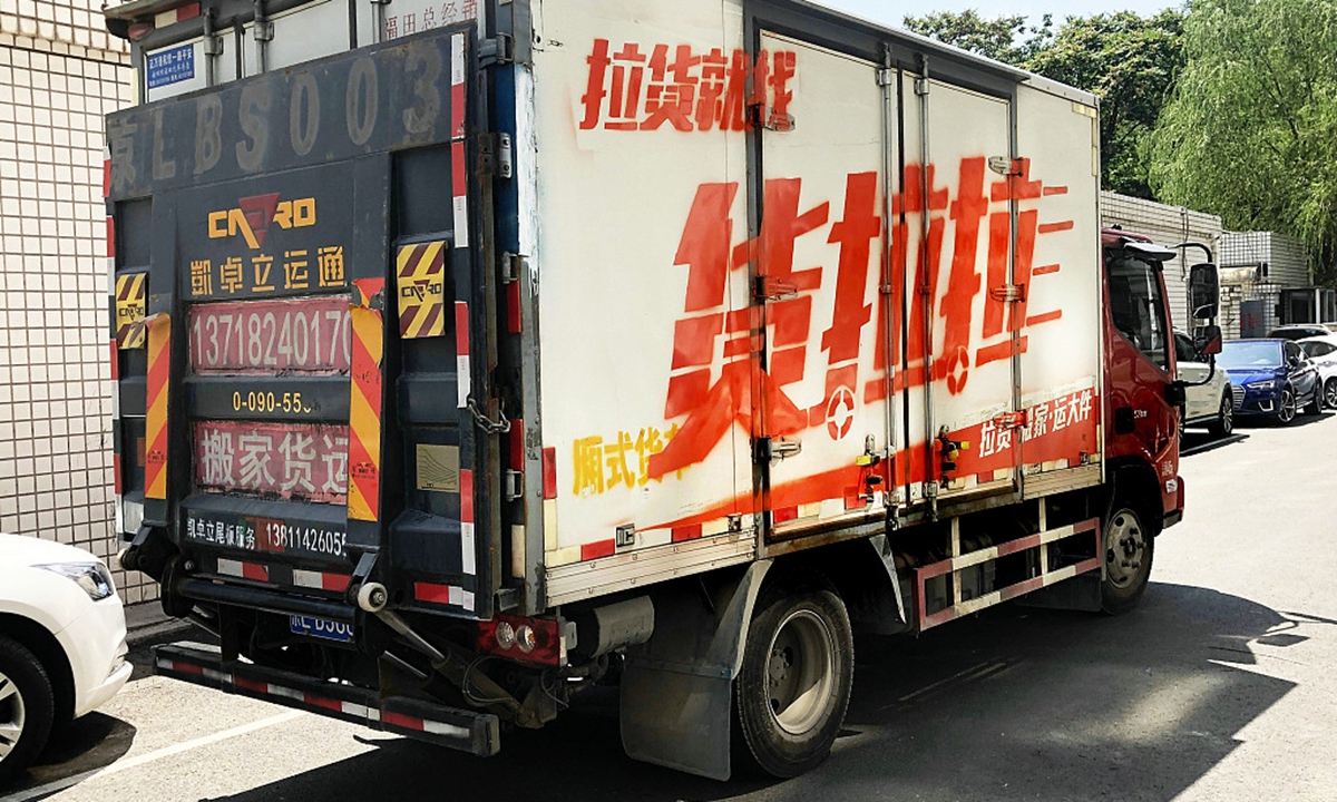 A Lalamove van. A video clip on social media on November 21 shows that a Lalamove driver in Shanghai accusing employees from Porsche's partner team of withholding a 600-yuan ($82.92) payment and lodging a complaint that led to his account suspension, went viral among netizens. Porsche apologized for this payment dispute involving Lalamove driver later that evening. Photo: CFP