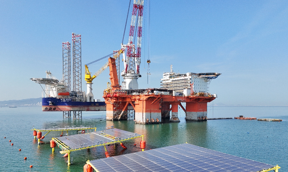 Engineers from Chinese energy firm CHN Energy and Yantai CIMC Raffles Shipyard continue construction on an offshore platform that uses energy from solar plants to make green methanol off the shore of Yantai, East China's Shandong Province on November 24, 2024. The platform is set to become a testing venue to convert and store energy on the sea. Photo: VCG