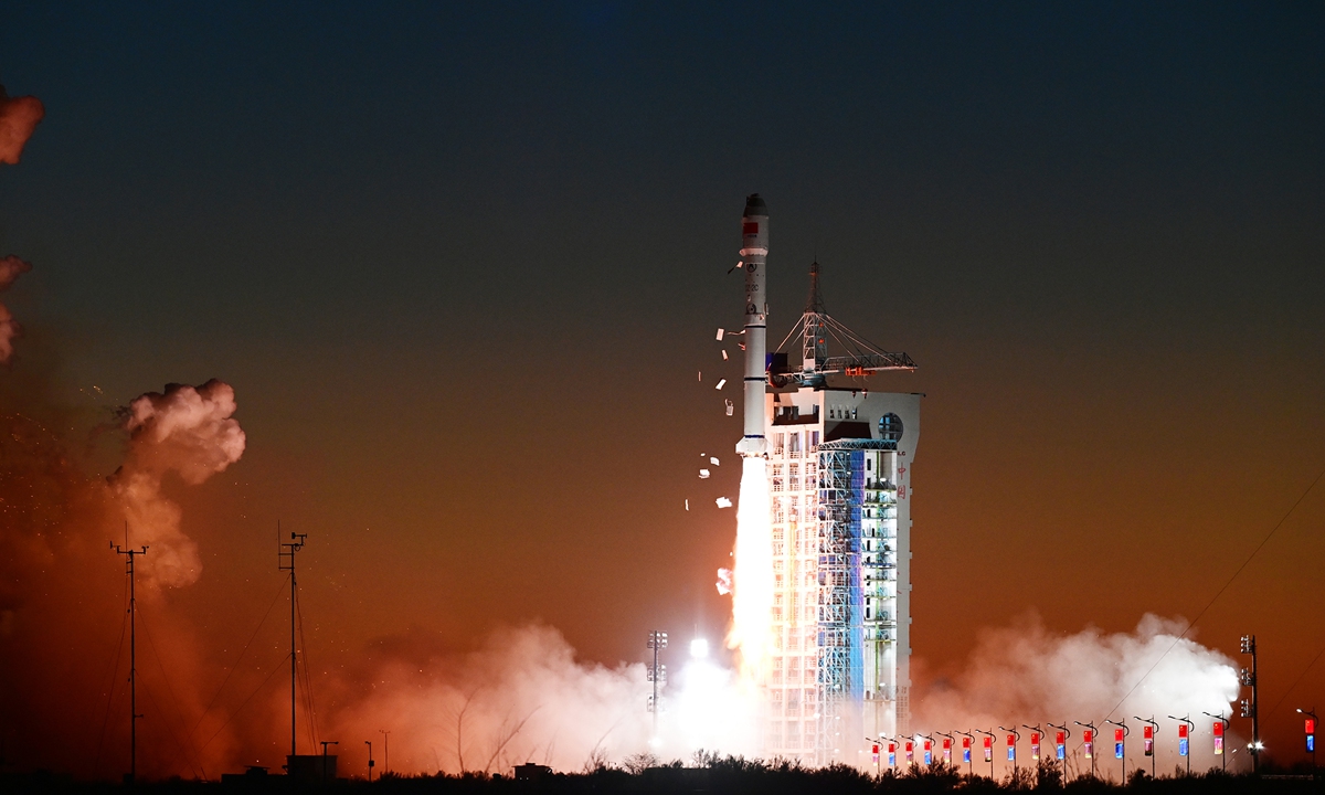 A Long March-2C carrier rocket carrying two satellites blasts off from the Jiuquan Satellite Launch Center in Northwest China on November 25, 2024. The rocket sent the pair of commercial microwave mapping satellites, Siwei Gaojing-2 03 and Siwei Gaojing-2 04, into the preset orbit. Photo: cnsphoto