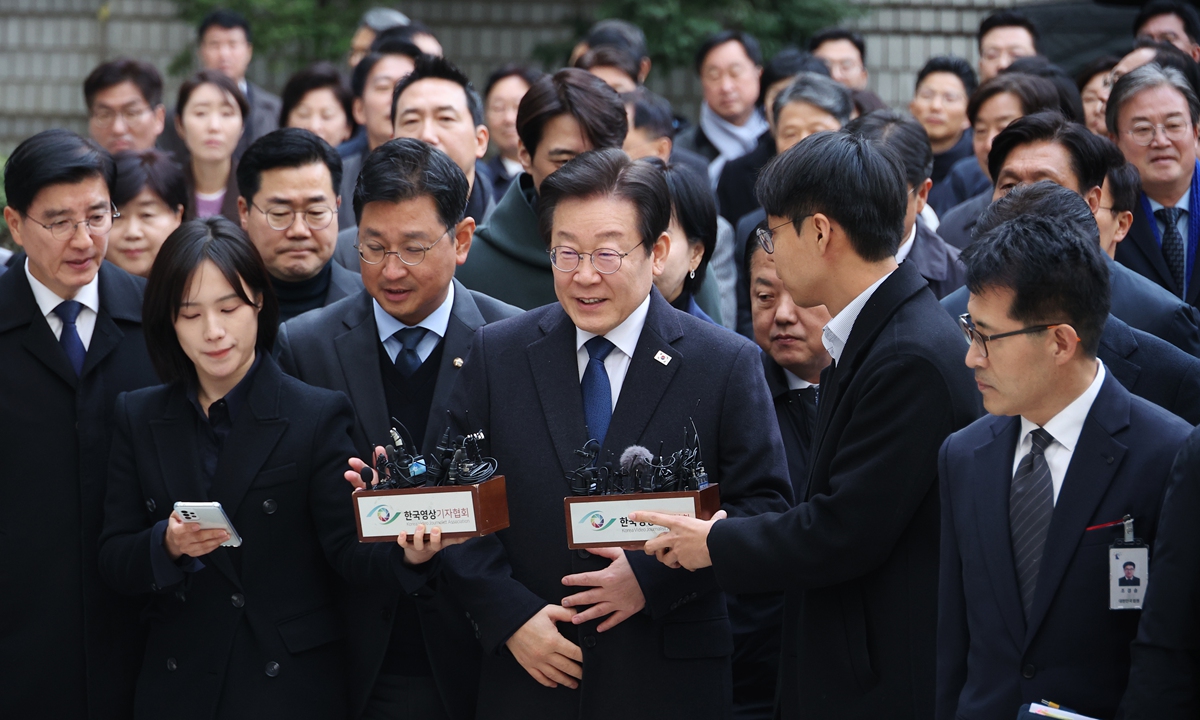 South Korea's main opposition Democratic Party leader Lee Jae-myung arrives at the Seoul Central District Court on November 25, 2024 in Seoul, South Korea. Lee was set to be sentenced on charges of suborning a former mayoral secretary to make false court testimony in his favor, the second in a series of rulings that threaten to shut him out of a future presidential run. Lee was cleared of charges later that day, Reuters reported. Photo: VCG