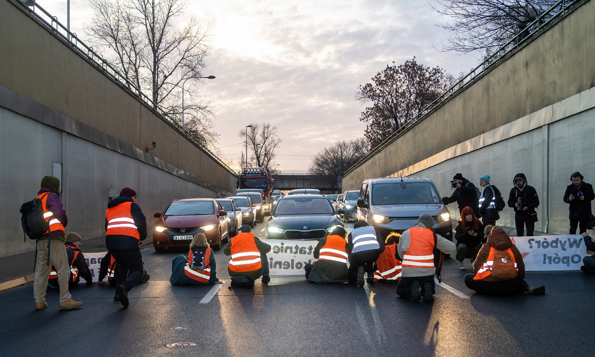 Protesters called The Last Generation launch blockades in Warsaw, Poland, during a demonstration against Prime Minister of Poland Donald Tusk's climate policies on November 25, 2024. Known for nonviolent disobedience, the group is demanding immediate and drastic measures to address the climate crisis. Photo: VCG