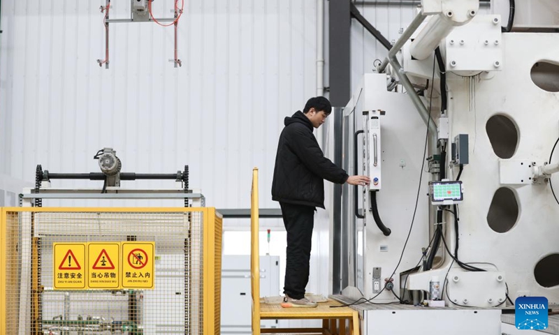 An employee operates devices at a workshop of Yashilin Changsha (International) Silkworm Silk Intellectual Industry Project in Changsha, central China's Hunan Province, Nov. 24, 2024. (Photo: Xinhua)