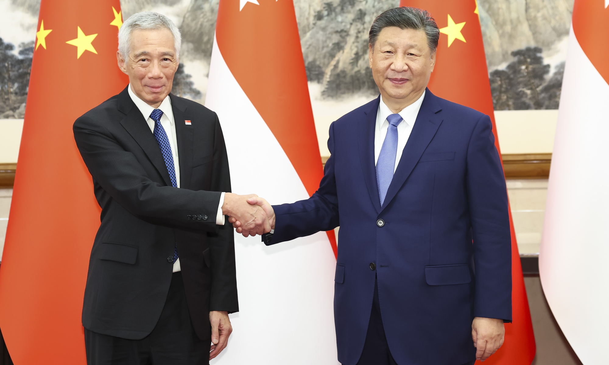 Chinese President Xi Jinping meets with Senior Minister of Singapore Lee Hsien Loong at the Diaoyutai State Guesthouse in Beijing, capital of China, Nov. 26, 2024. (Xinhua/Huang Jingwen)