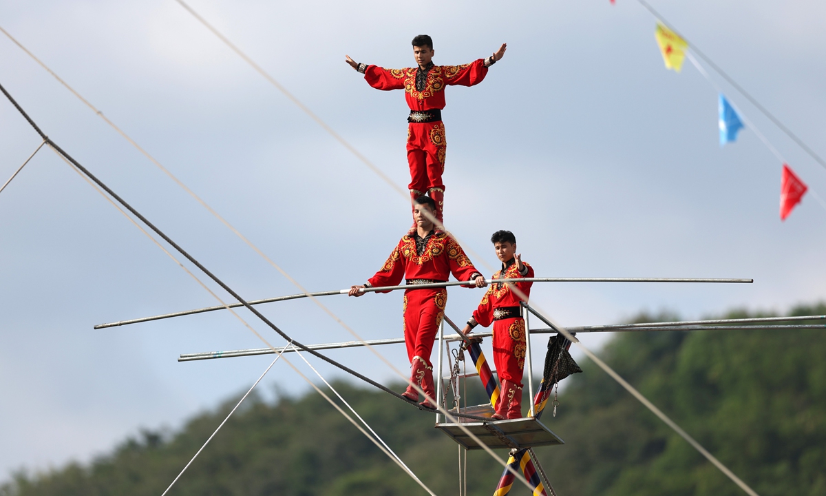 High-wire walkers from Northwest China's Xinjiang Uygur Autonomous Region perform Dawaz at the 12th National Traditional Games of Ethnic Minorities on November 27, 2024 in Sanya, South China's Hainan Province. Dawaz, a Uygur name for high-wire walking, is a traditional sport in China. In 2006, it was named one of the country's intangible cultural heritages. Photo: VCG