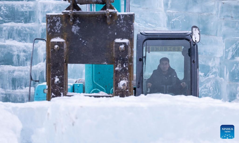 An engineering vehicle fetches ice cubes to be used in the construction of the 26th Harbin Ice-Snow World in Harbin, northeast China's Heilongjiang Province, Nov. 26, 2024. (Photo: Xinhua)