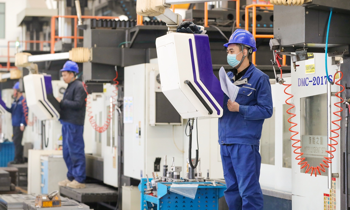 Workers at an automated equipment company in in Xihai'an (West Coast)?New Area of Qingdao, East China's Shandong Province are busy manufacturing components for slitting machines on November 28, 2024. Qingdao is actively encouraging local businesses to expedite equipment upgrades, aiming to propel the upgrading of traditional industries. Photo: VCG