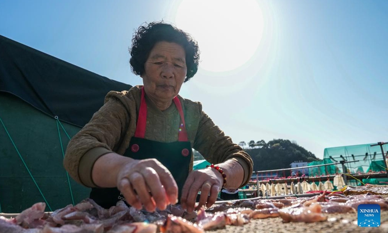 A villager airs eels at Dong'ao Village in Wenzhou City, east China's Zhejiang Province, Nov. 27, 2024. (Photo: Xinhua)