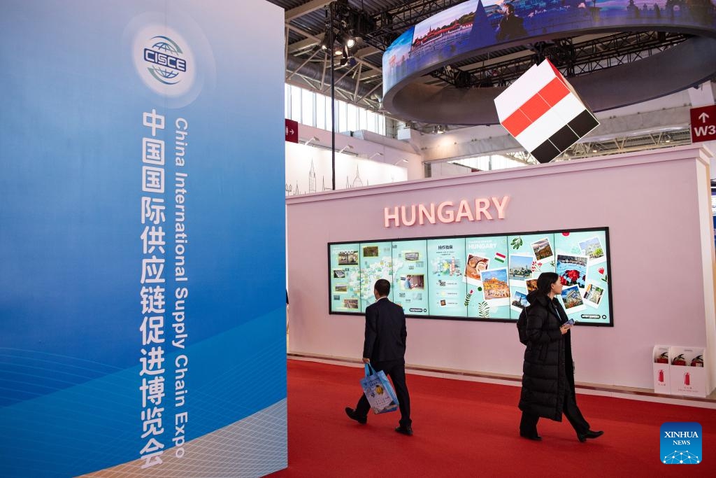 People walk past the Hungary Pavilion of the second China International Supply Chain Expo in Beijing, China, Nov. 28, 2024. This year's expo has Hungary as its guest country of honor. The Hungary Pavilion showcases Hungary's leading industries, unique resources, cultural heritage, beautiful landscapes and national brand image. (Xinhua/Chen Zhonghao)