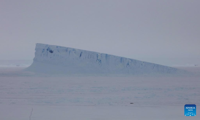 This photo taken on Nov. 29, 2024 shows an iceberg near the icebreaking path of China's research icebreakers Xuelong and Xuelong 2. Currently on China's 41st Antarctic expedition, research icebreakers Xuelong and Xuelong 2, or Snow Dragon and Snow Dragon 2, carried out icebreaking operations surrounding Zhongshan Station, a Chinese research base in Antarctica on Friday. The ships will begin unloading operations after reaching the designated anchoring position. (Photo: Xinhua)