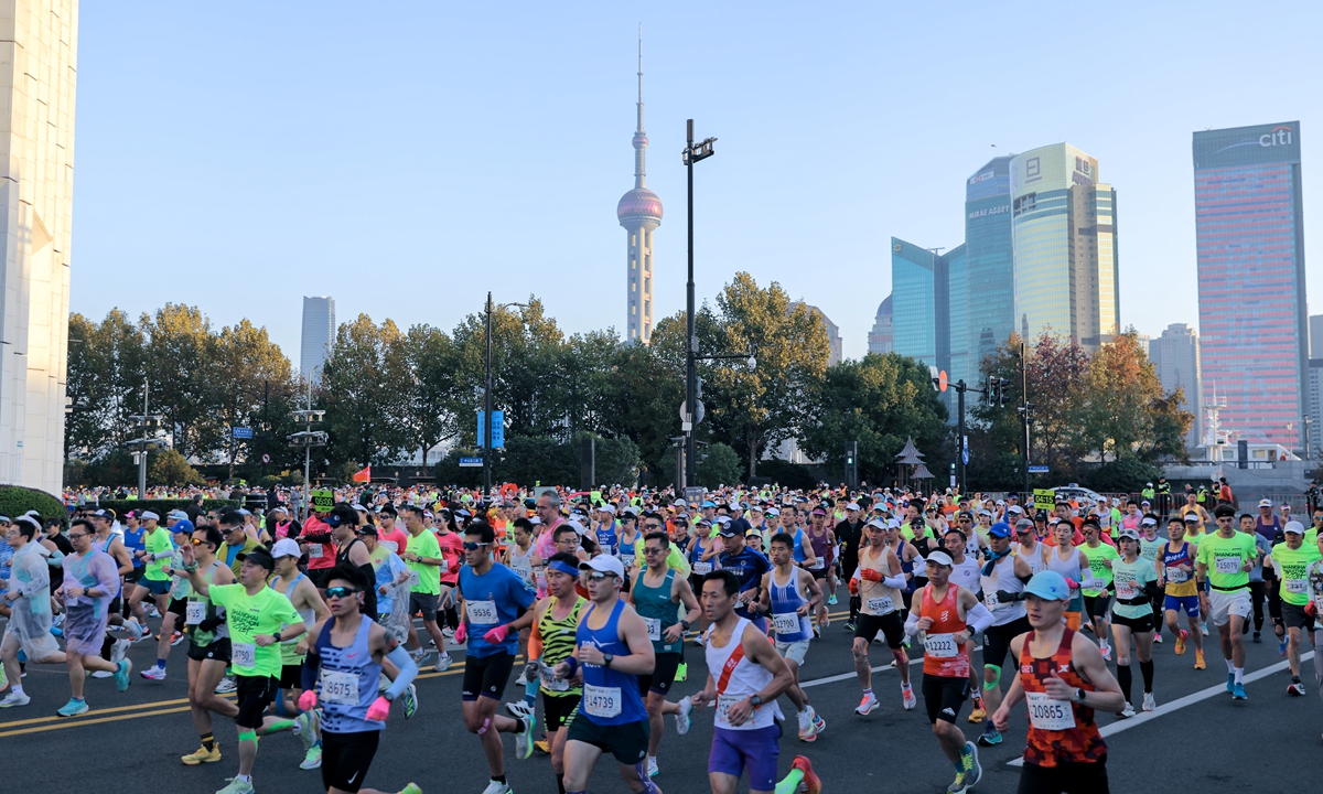 Runners compete in the Shanghai Marathon in Shanghai on December 1, 2024. Photo: VCG