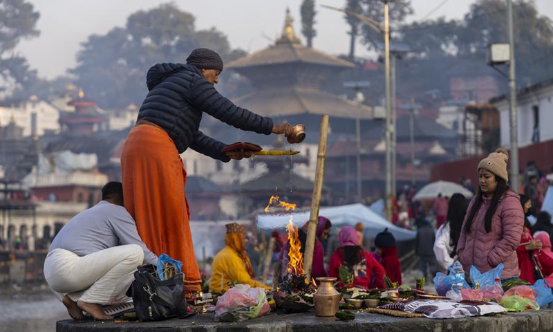 A priest helps a devotee to make offerings to the departed soul during the Bala Chaturdashi festival on the premises of Pashupatinath Temple in Kathmandu, Nepal, Nov. 30, 2024. Photo: Xinhua