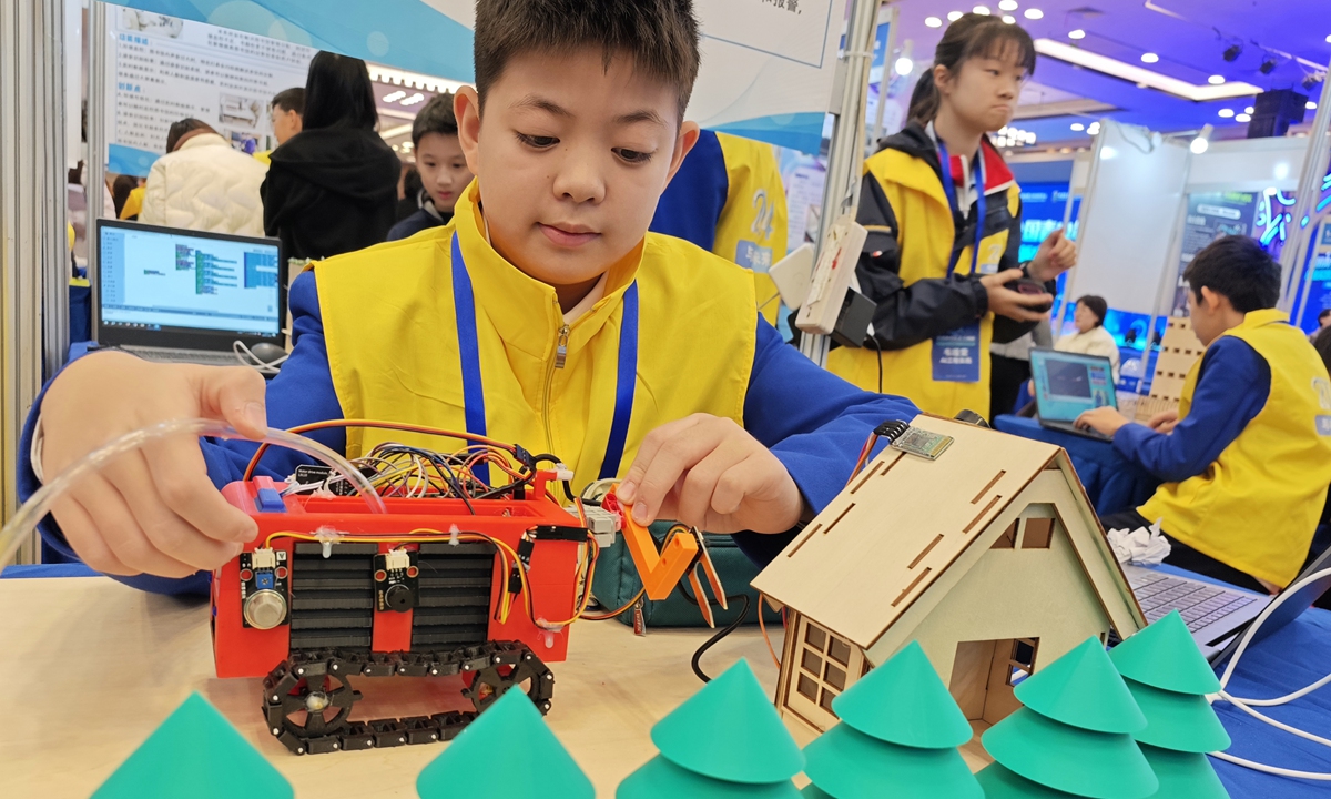 The 2024 National Youth AI Innovation and Practice Exhibition, held in Nanjing from November 22 to 24, supported young people in using AI to explore and solve real-world problems. Photo: VCG