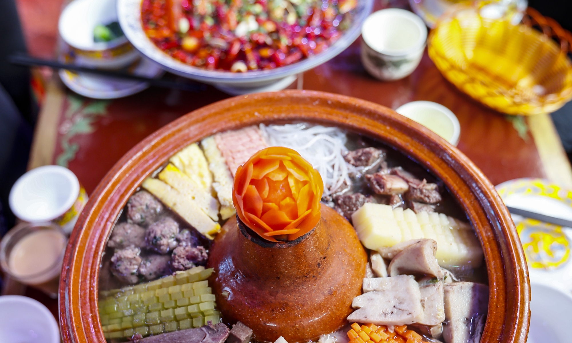 Tibetan hot pot is a result of Sichuan cuisine's influence in Xizang. Photo: VCG