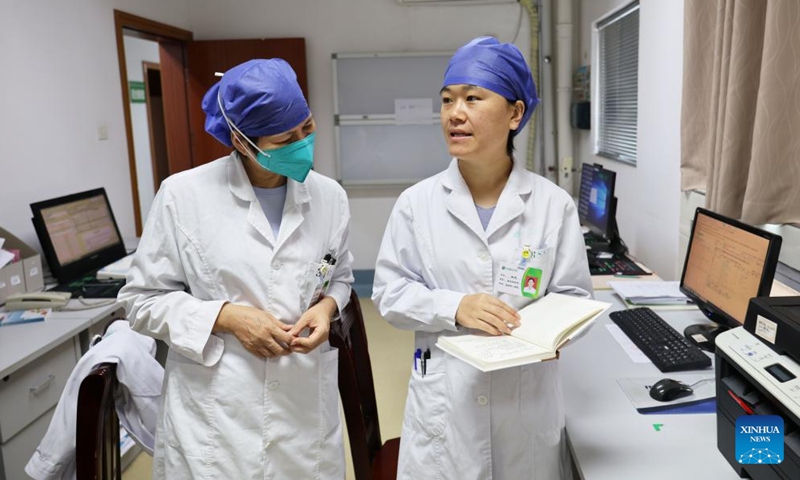 Zhao Rui (R) discusses patients' conditions at a ward of the Department of Infectious Diseases at the Fourth People's Hospital of Nanning, in Nanning, south China's Guangxi Zhuang Autonomous Region, Nov. 21, 2024. (Photo: Xinhua)