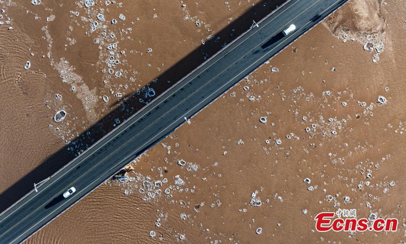 Spectacular floating ice scenery appears on the Yellow River in Baotou, north China's Inner Mongolia Autonomous Region, Dec. 1, 2024. (Photo: China News Service/VCG) 