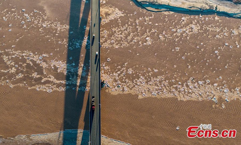 Spectacular floating ice scenery appears on the Yellow River in Baotou, north China's Inner Mongolia Autonomous Region, Dec. 1, 2024. (Photo: China News Service/VCG) 