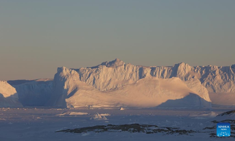 This photo taken on Dec. 2, 2024 shows a view of icebergs near China's Zhongshan Station in Antarctica. The overwintering squad of China's 40th Antarctic expedition team has been stationed at Zhongshan Station, a Chinese research base in Antarctica, for a year. Now, as their mission in Antarctica is coming to an end, the squad members are preparing to return home after completing the handover with the newly dispatch of China's Antarctic expedition team. (Photo: Xinhua)