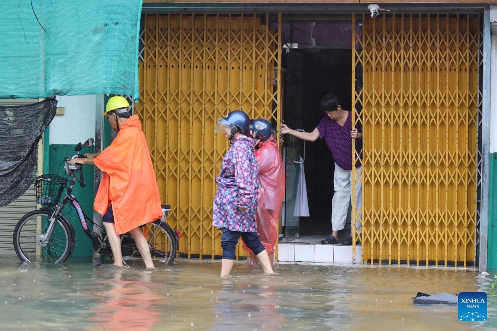 People walk in flood water in Yala Province, Thailand, Nov. 27, 2024. The death toll from severe flooding in southern Thailand has risen to 25, with six provinces remaining inundated as water levels gradually receded, the Department of Disaster Prevention and Mitigation reported on Tuesday. Over 664,000 households in 10 provinces have been affected by heavy rainfall and flash floods since Nov. 22, and nearly 29,000 people have been evacuated to temporary shelters, the department said in a statement. (Photo: Xinhua)