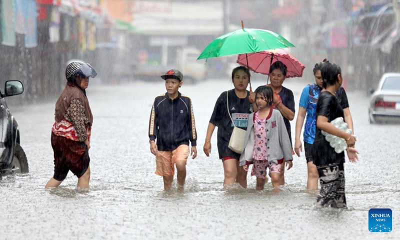 People walk in flood water in Yala Province, Thailand, Nov. 27, 2024. The death toll from severe flooding in southern Thailand has risen to 25, with six provinces remaining inundated as water levels gradually receded, the Department of Disaster Prevention and Mitigation reported on Tuesday. Over 664,000 households in 10 provinces have been affected by heavy rainfall and flash floods since Nov. 22, and nearly 29,000 people have been evacuated to temporary shelters, the department said in a statement. (Photo: Xinhua)